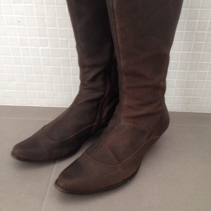 Botas em pele, em bom estado