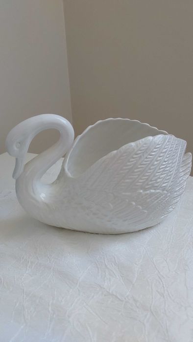 Лебідь фарфор статуетка