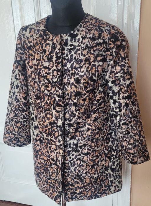 Krótki płaszczyk w panterkę, rozm.42