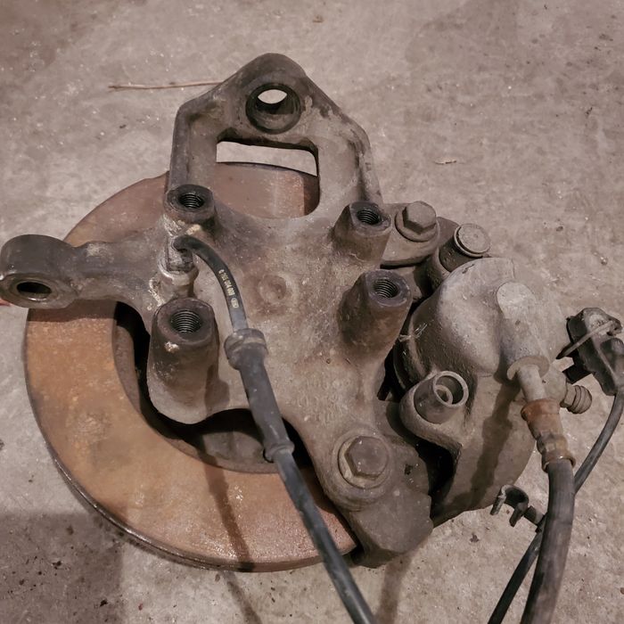 Ступица,Кулак поворотный Фольксваг VW-LT 28,35 SPRINTER правая,левая.