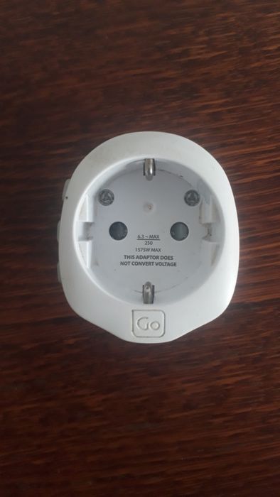 Адаптер для різних розеток