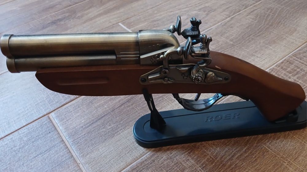 Сувенірна запальничка-мушкет