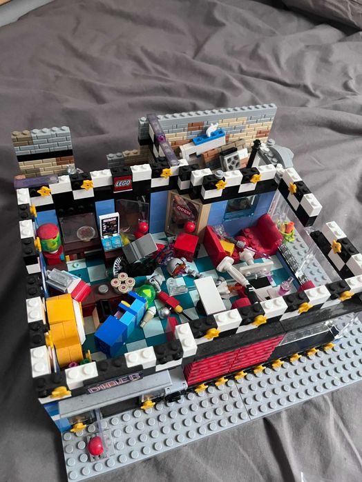 LEGO Lot w/ Manuals, VIP Sets, Sorted Parts & City Builds