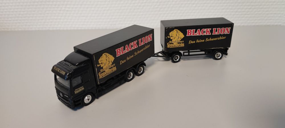 Колекція масштабних моделей авто вантажівок. Масштаб 1:87.