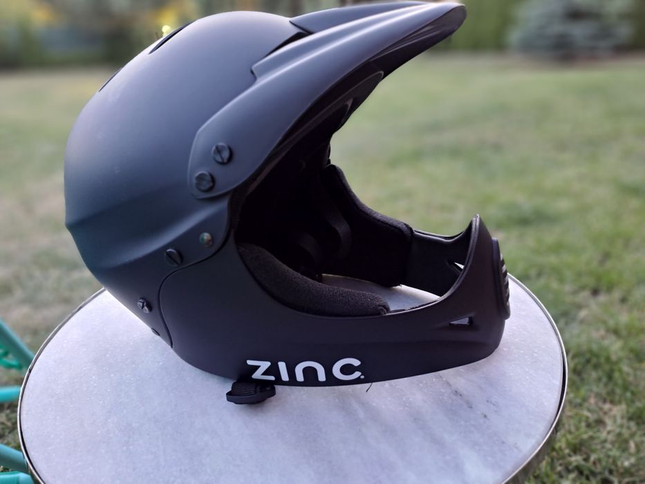 Kask na  rower bądź hulajnoge pełny Zinc