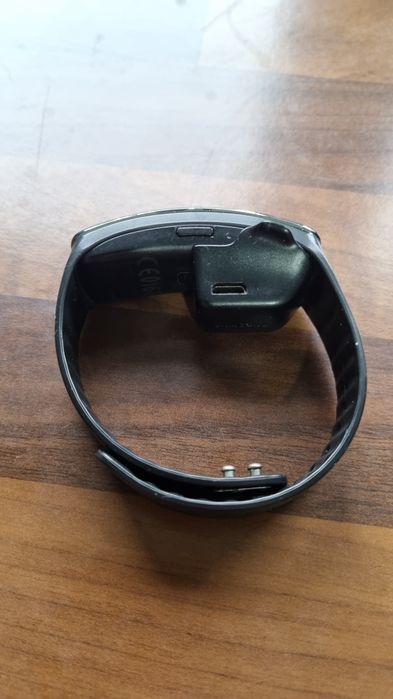 Samsung Gear fit.