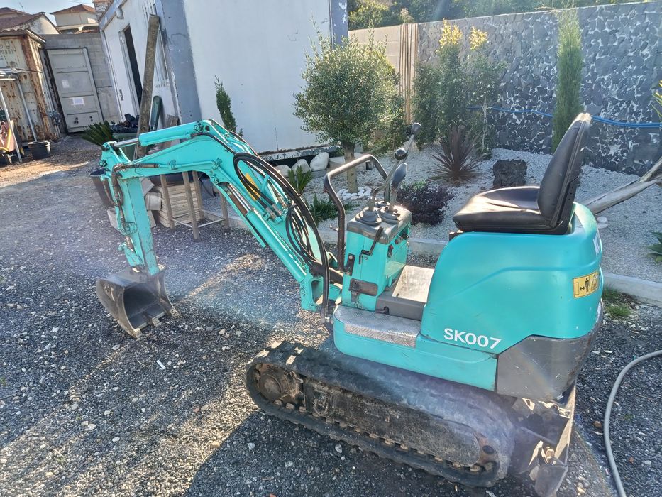 Mini giratória kobelco sk007