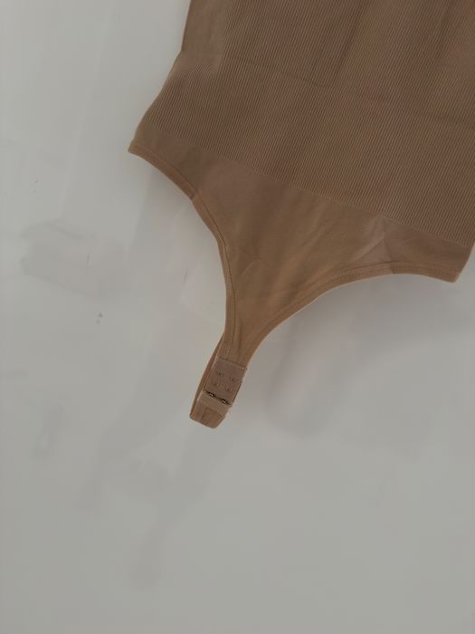 Modelujace, wyszczuplajace body, zapinane na haftki, rozm, L, 40