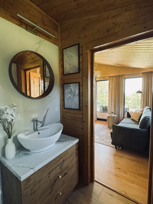 Domek z jacuzzi nad rzeką  z najpiekniejszym widokiem w okolicy