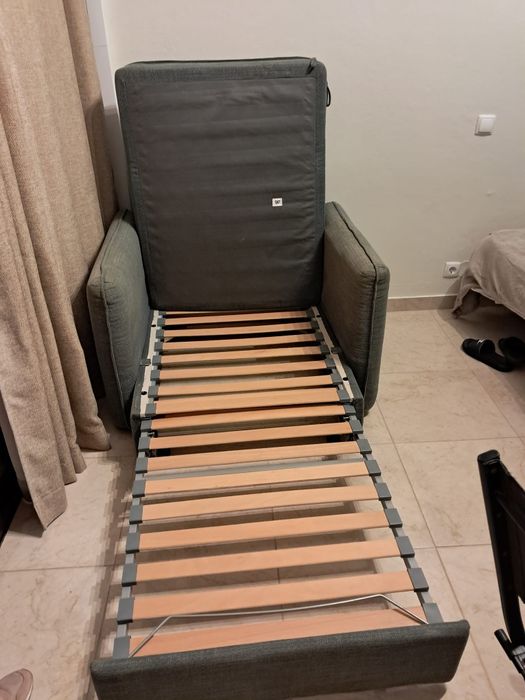 Sofá-Cama usado mas funcionál e em bom estado de conservação (OFEREÇO)