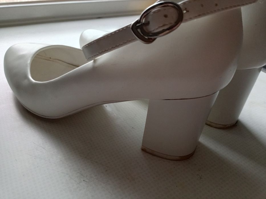 Туфлі на каблуку (весілля,випуск)