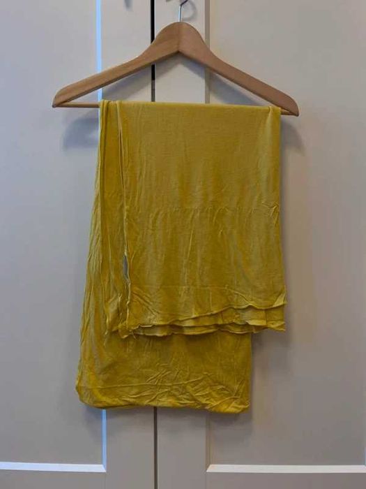 Żółty szalik Promod