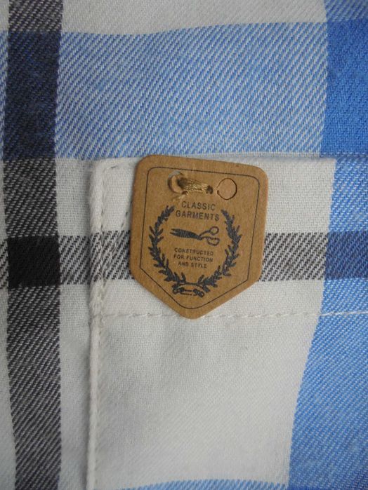 camisa de homem nova com etiqueta