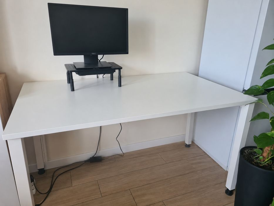 Solidne biurko z regulowaną wysokością 140x80