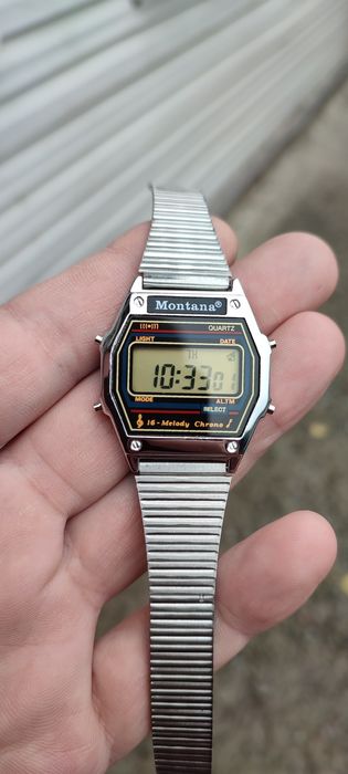 Годинник Montana