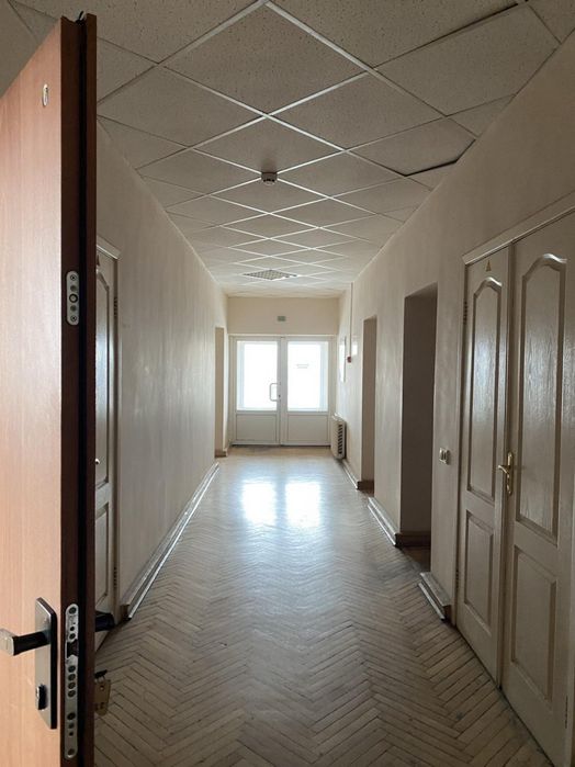 Оренда офісу на вул. Євгенія Сверстюка,23 на 66,7 м²