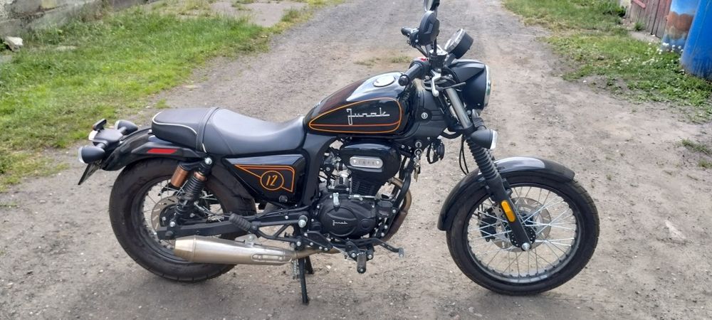 Junak M12 Cafe 125