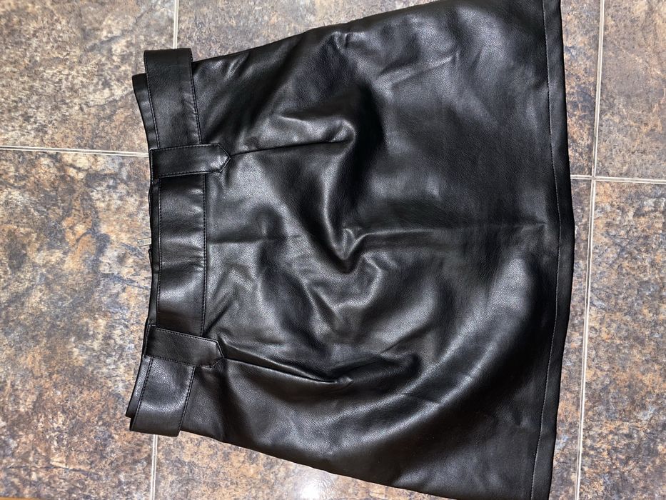 Спідниця з еко-шкіри