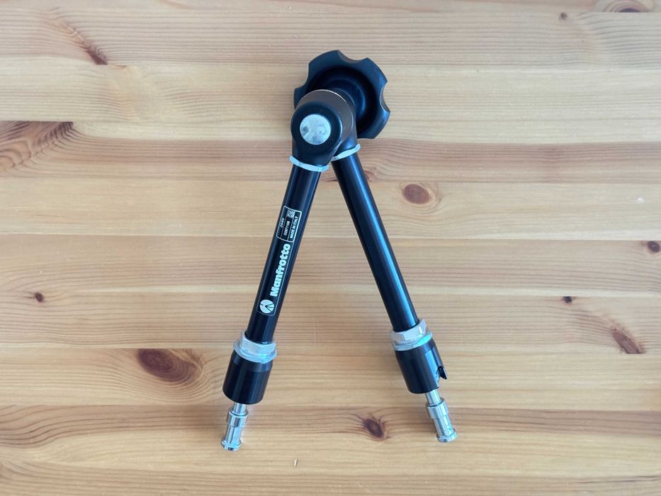 Manfrotto Magic Arm Ramię przegubowe z trzpieniami 5/8'' 244N