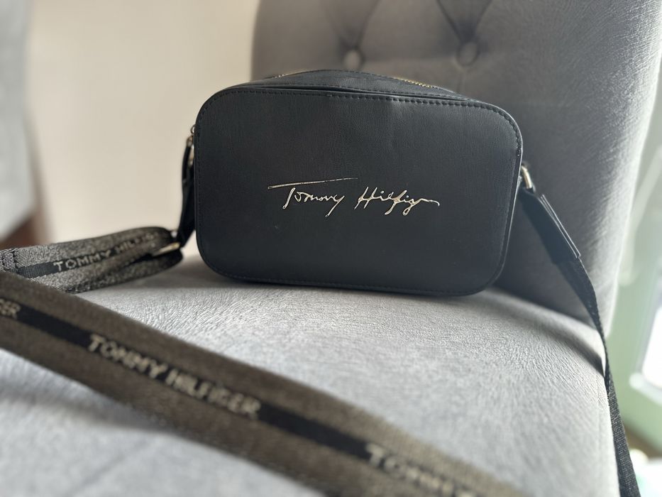 Tommy hilfiger granatowa listonoszka