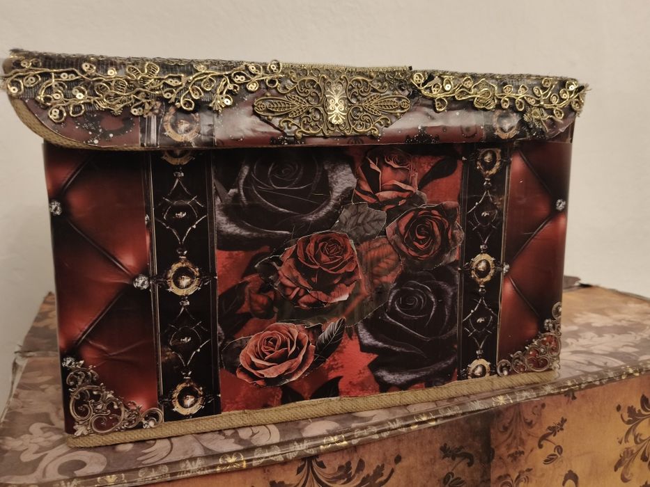 Kuferek   rękodzieło , idealny na prezent