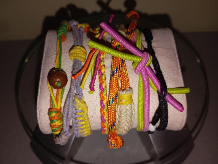 Pulseiras artesanais, bijuteria
