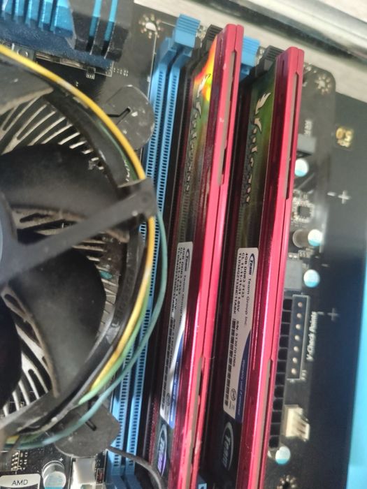 Комплект : процесор , материнська плата і памʼять