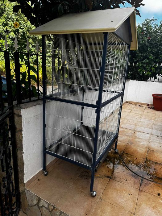 Gaiola para aves, em bom estado