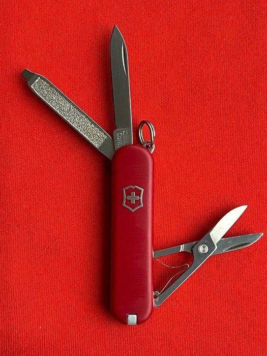 Victorinox Сlassic SD RED Оригинал(БЕЗ рекламы и надписей)