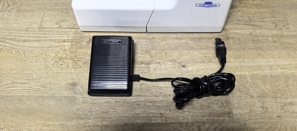 Швейна машинка Victoria 7640/педаль