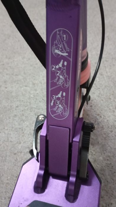 Trotinete lilas como nova