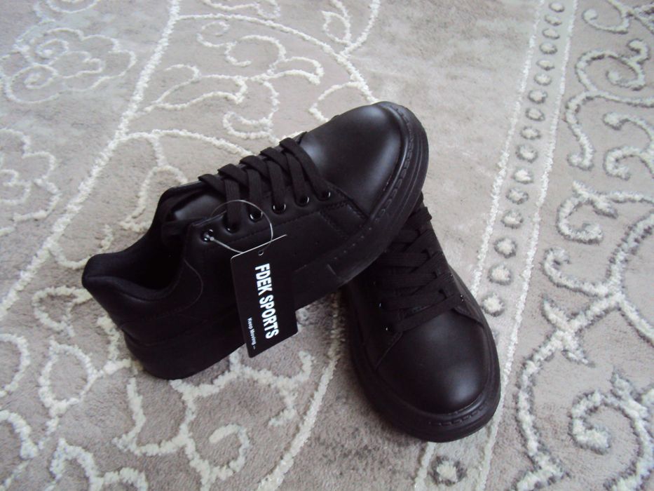 Нові кросівки на дівчинку розмір 37