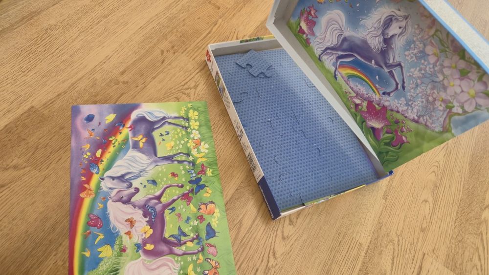 Puzzles de primcesas com 3 individuais e puzzle de unicórnio com 2 individuais