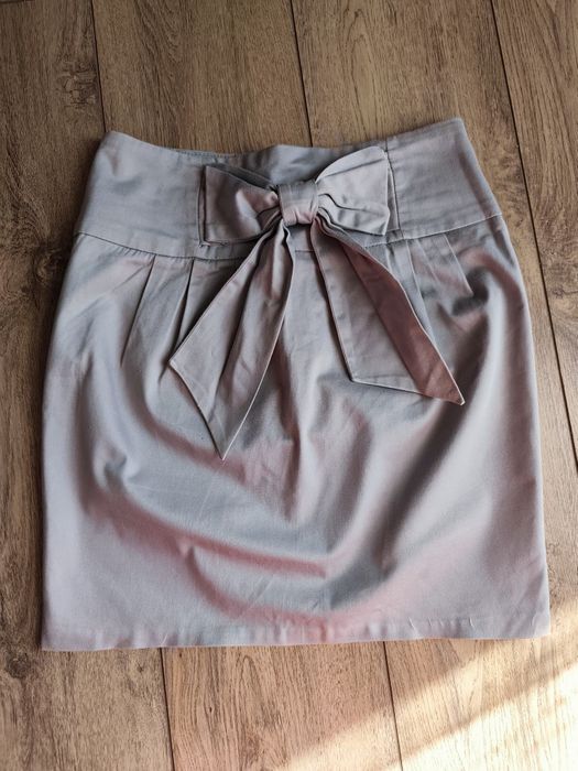 Szara spódnica z elegancką kokardą, rozmiar S