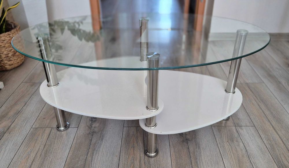 Stolik kawowy szklany z białymu półkami