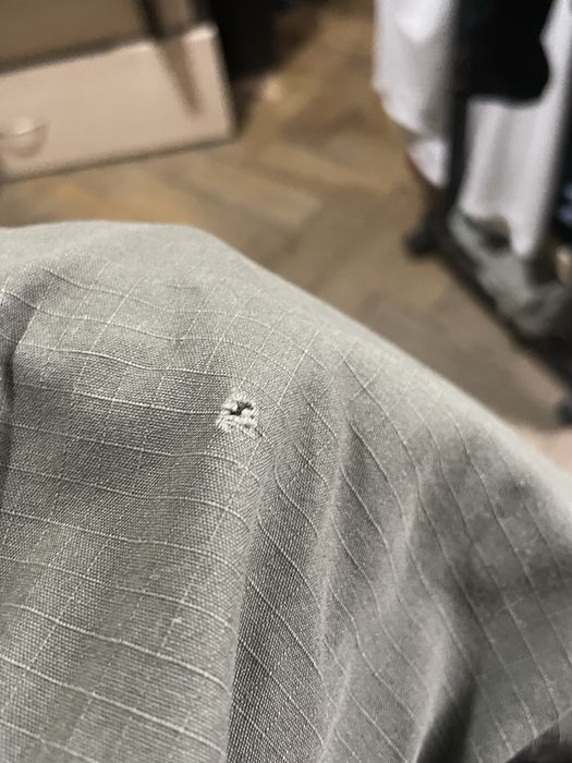 Джинси кархарт з дефектами