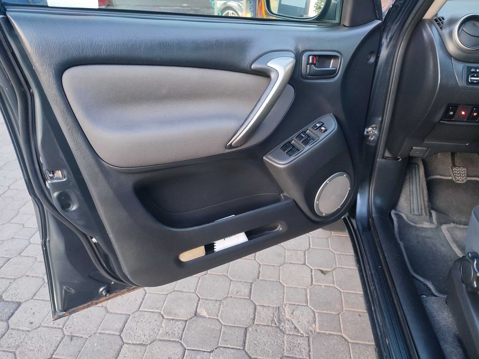 TOYOTA RAV4 2005r. 4x4 diesel