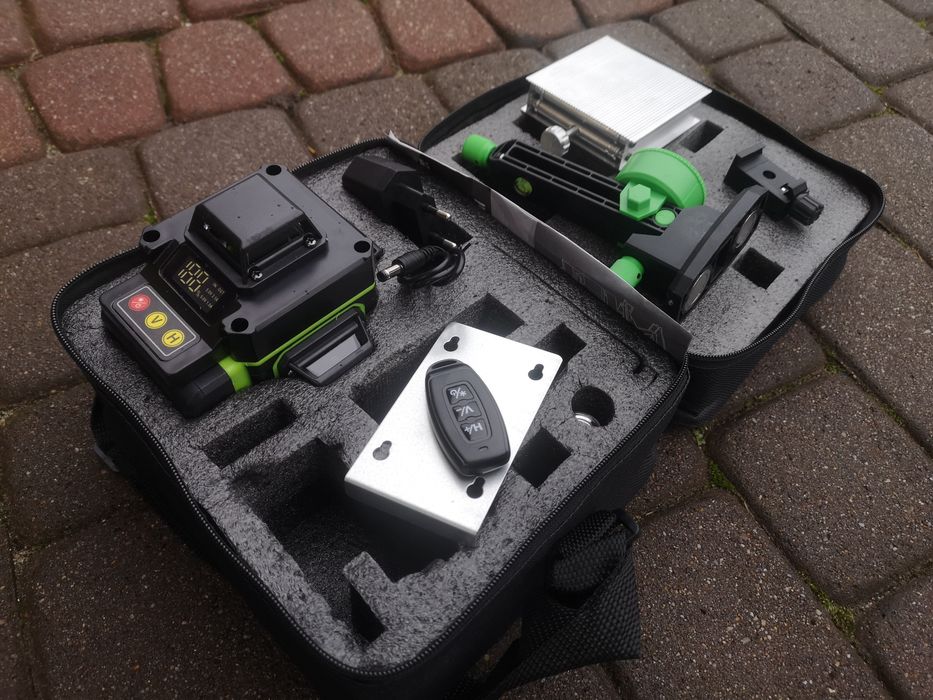 Poziomica laserowa 4x360 pilot bateria ładowarka wyświetlacz Nowa