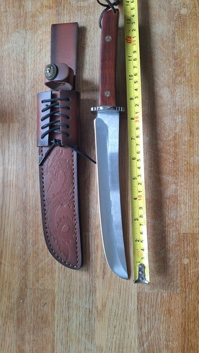 Nóż myśliwski duży,ostry.