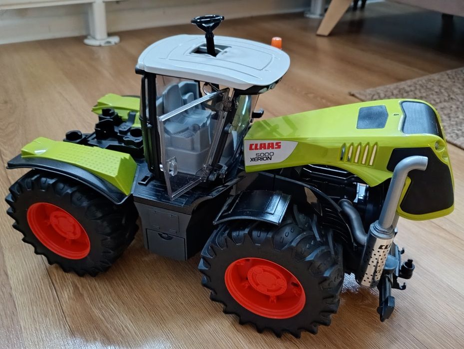 Claas 5000 Xerion Bruder