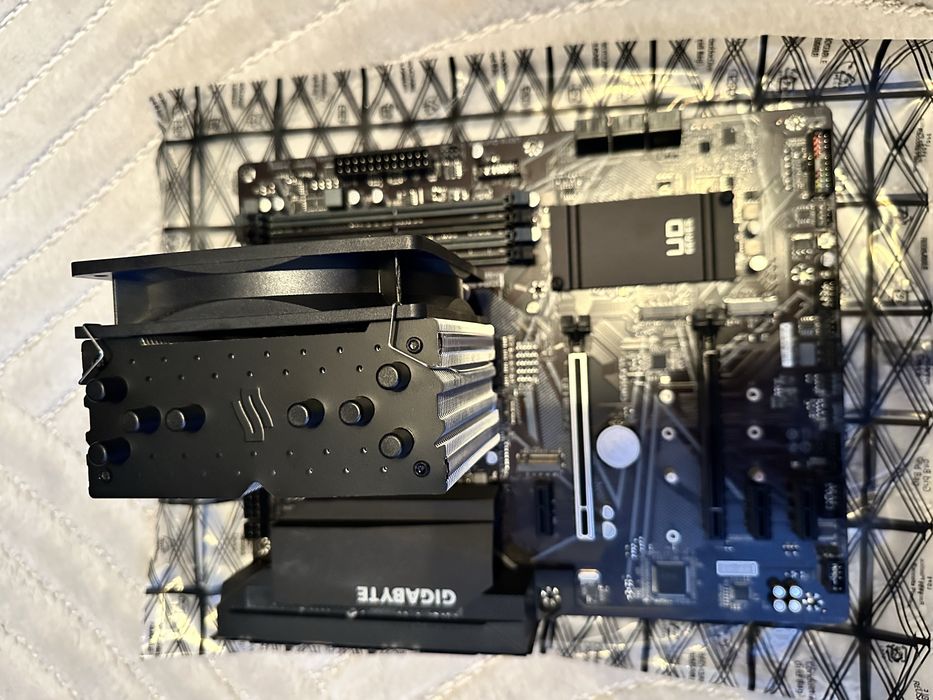 Z490 Gigabyte + i5 10400F + chlodzenie