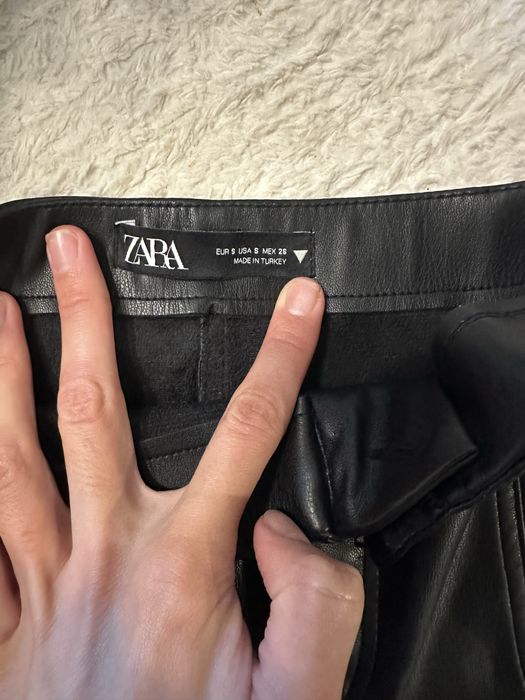 Спідниця з екошкіри zara