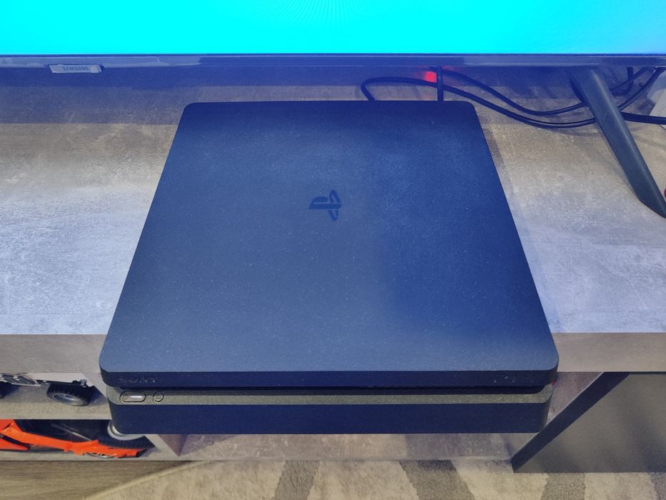 Приставка Play station 4 на 1 тб