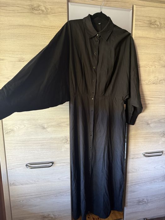 Czarna sukienka moodo  z długim rękawem długa maxi koszulowa oversize