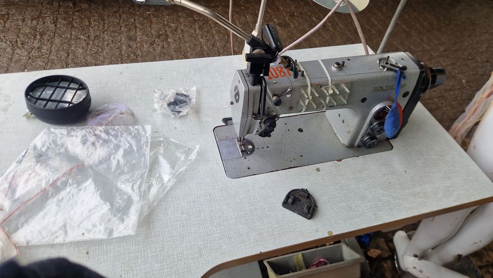 Maquinas de costura e gerador de calor