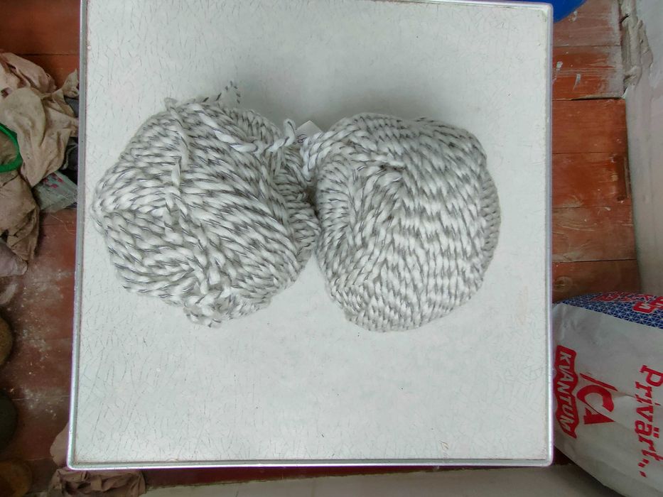 Пряжа чорно-біла