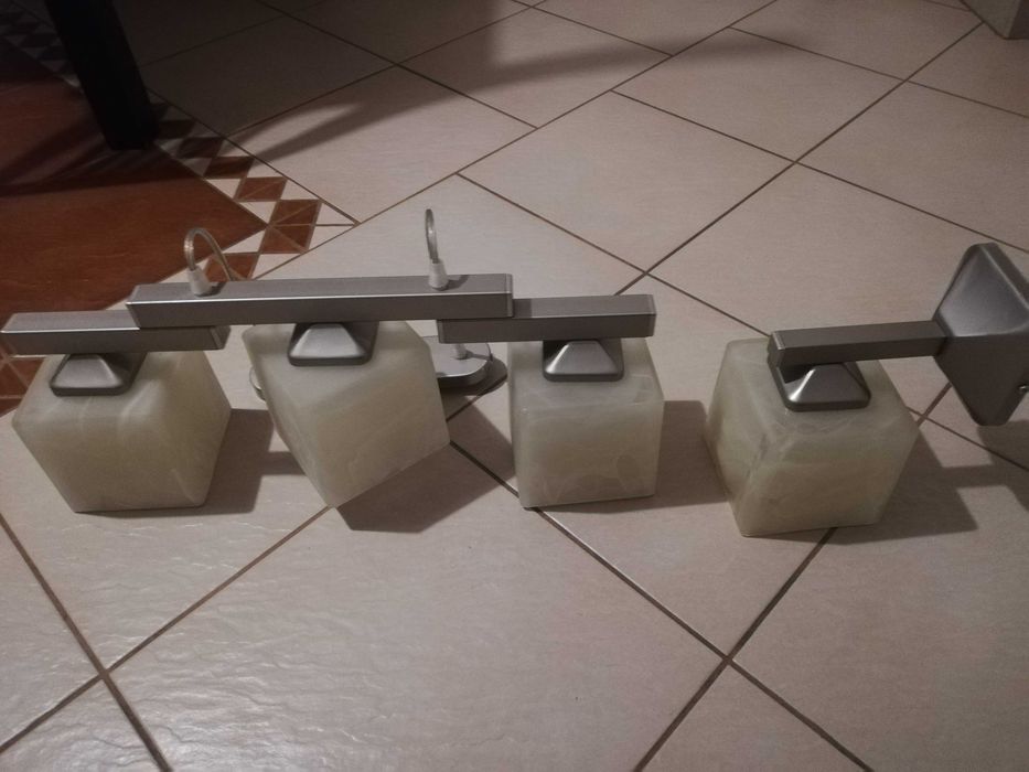 Sprzedam żyrandol w komplecie z kinkietem