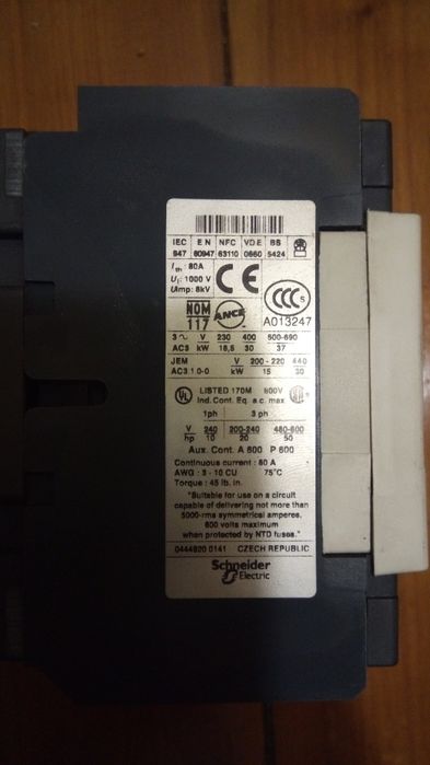 Магнітний пускач Schneider electric  LC1 D65