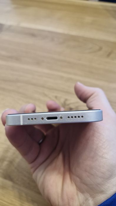 iPhone 14 biały idealny zadbany plus dużo etui