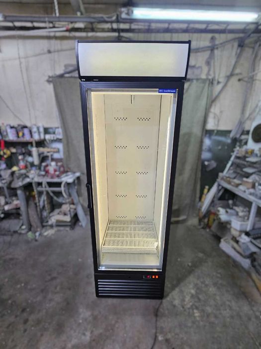 Холодильные шкафы шкаф однодверные и двохдверные обладнання вітрина